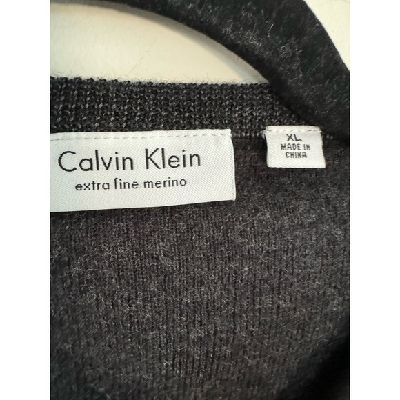 Men’s Calvin Klein Extra Fine Merino Wool Black V Neck Pull Over Sweater Size XL - Picture 3 of 4